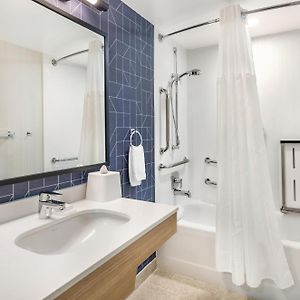 King Room Mobility Accessible Tub